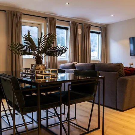 Stryn Apartments - City Center - Modern Suites Buitenkant foto