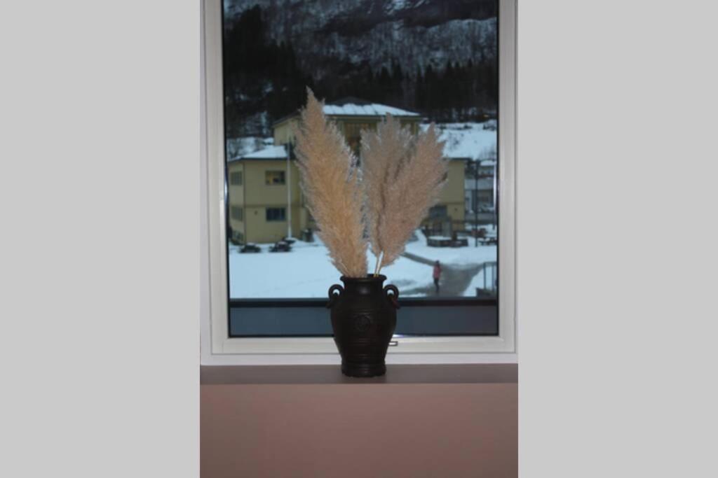 - Center - Modern * Stryn