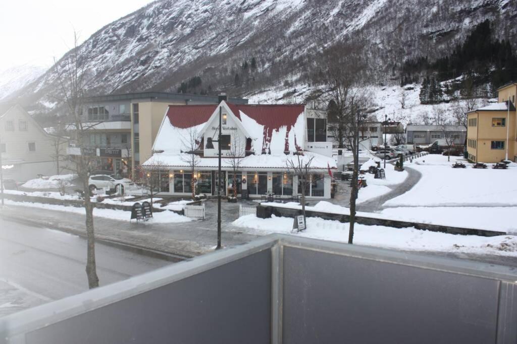 - Center - Modern Stryn