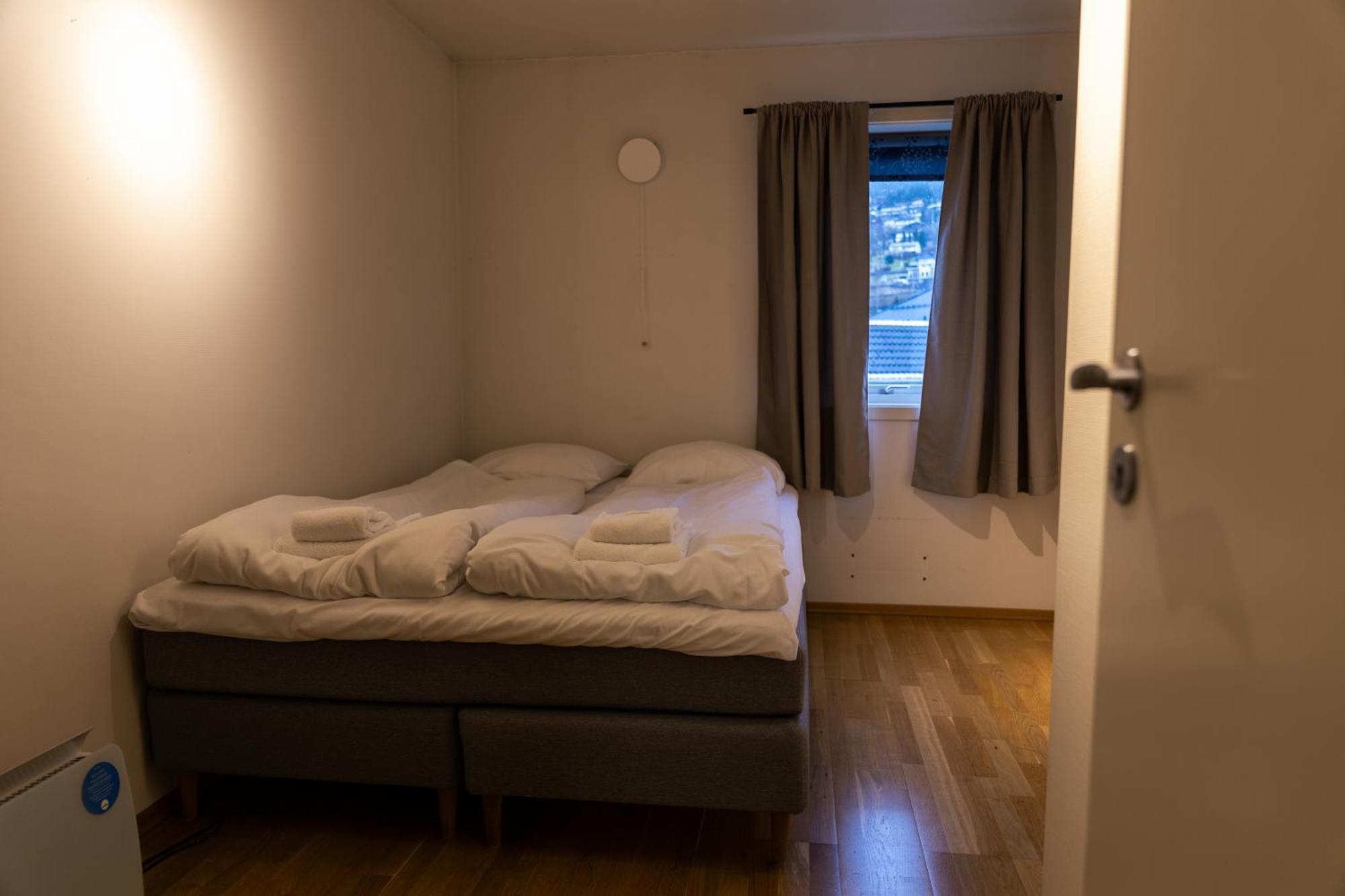 - Center - Modern *